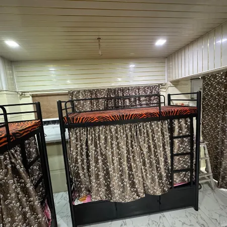 Balaji Dormitory In Andheri Отели рядом с достопримечательностью «Пляж Версова»