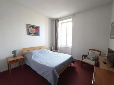 Les Terrasses du Petit Nérac Отели в г. Монгайар