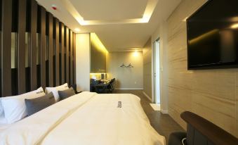 Premium Ava Hotel