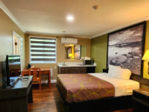 Super 8 by Wyndham Pembroke Hotels in Renfrew County