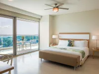 Las Americas Torre Del Mar Hotels near Crespo