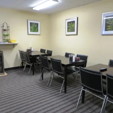 Super 8 by Wyndham Saskatoon Near Downtown