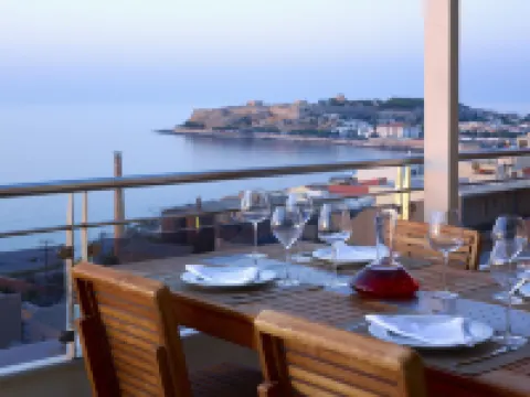 Macaris Suites & Spa