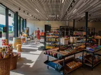 Nice Hill Lodge, 2 Bathrooms, Near Maastricht