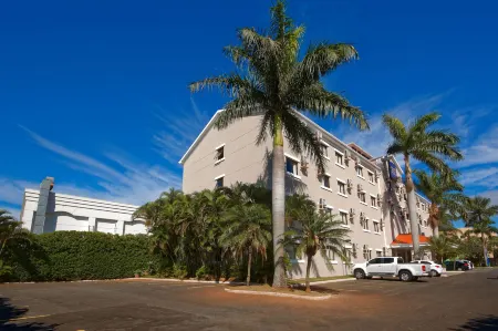 Fênix Hotel Limeira Отели рядом с достопримечательностью «Adra Araujo»