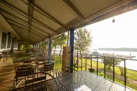 River's Rest Marina & Resort Hotels in Stonehouse