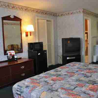 Merrimac Inn & Suites Rooms