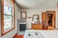 North House - Rocky Mountain Retreat- Enormous House Sleeps 23