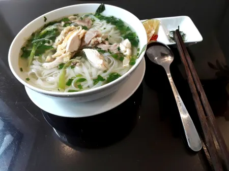 Rosa Hanoi Hotel Отели рядом с достопримечательностью «Lang Pagoda»