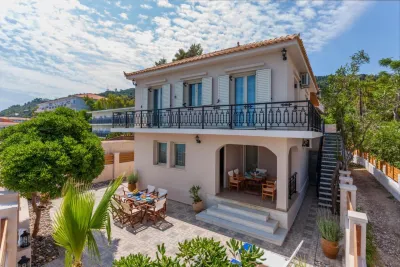 Villa Elizabeth - Seafront Classic Villa! Hotels near Argassi Bridge