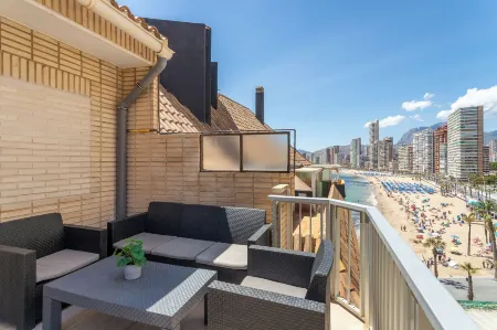 Arenal Suites Benidorm Отели рядом с достопримечательностью «Л'Илья де Бенидорм»