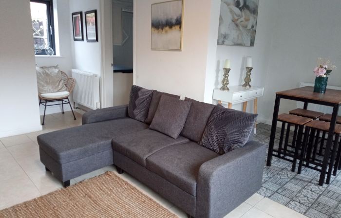 2 Bed House - Sleeps 4 - Pets - Garden - Parking