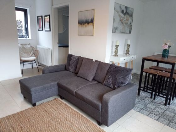 2 Bed House - Sleeps 4 - Pets - Garden - Parking