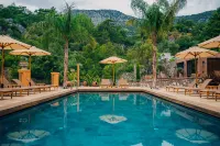 The Remote Hotel - Pool