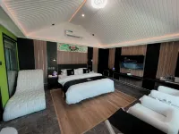 IYI LUXURY INN - balcony