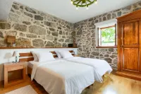 Traditional Stone House Adrian - Homestays