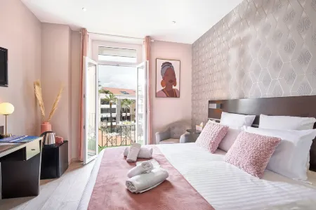 Hotel du Vieux Port Отели рядом с достопримечательностью «Plage du Débarquement»