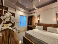 BATUTA MALDIVES FOURSON Hotel di Thulusdhoo