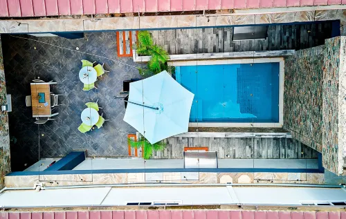 Lovek Condos - Apartments
