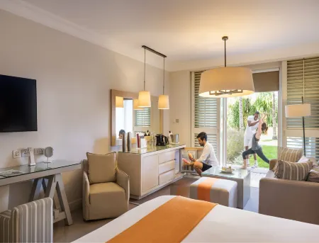 Le Clos des Bains Mauritius Отели рядом с достопримечательностью «Mauritius Duty Free Paradise Co Ltd.»