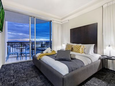 Chevron Renaissance - Self Contained & Privately Managed - Wow Stay