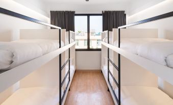 Casa Blanca Dusit - Hostel