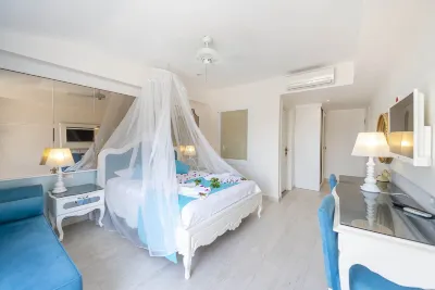 Montebello Deluxe Hotel Hotels near Billy's Beach