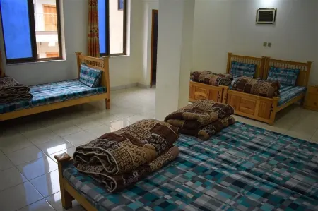 Marwa Hotel and Restaurant Отели рядом с достопримечательностью «Университет Инжиниринг & Текнолоджи Абботтабад Кампус»