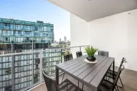The Alta Apartments by Urban Rest Отели в г. Surry Hills