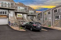 Luxury 3BR Townhome - Panoramic Water Views + Modern Comfort + Parking Included