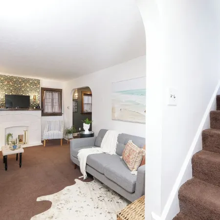 Cozy, Convenient Getaway 3Bd2Ba dog-friendly home in wonderful Akron, OH