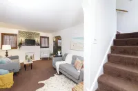 Cozy, Convenient Getaway 3Bd2Ba dog-friendly home in wonderful Akron, OH