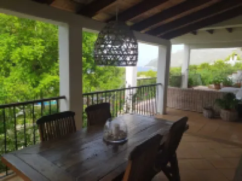 House and garden terraces, fabulous sea and mountain views. Betlem