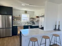 Charming 2-bedroom bungalow, near fabulous wineries, 25 mins from Marble Falls