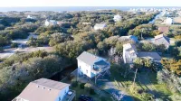 Surf Chalet w/ hot tub and kayaks - 3-Star