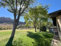 Views+, Spacious Home, Hot Tub, Ski/Hike/Golf, base of the CO Nat'l Monument! 서스테인에이블 하이드로포닉스 & 오르가닉 가든 서플라이 주변 호텔