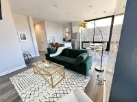 Chic Haven - Modern Amenities, Stylish Decor, WiFi Hotels in Ukrainian Village