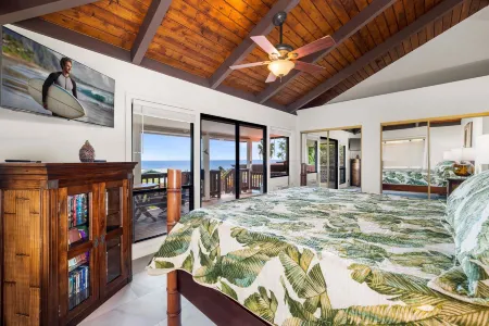 Breathtaking Ocean Views and Secluded Outdoor Pool - Charming Hawaiian Retreat