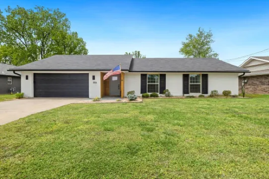 Biking Haven and Backyard Oasis - Charming Retreat