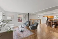 Hot Tub and Theater Room Retreat - Charming Escape