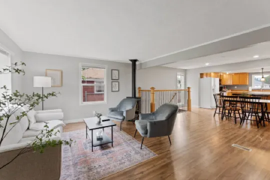 Hot Tub and Theater Room Retreat - Charming Escape