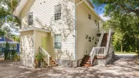 Boho getaway - walkable to downtown Fort Myers!