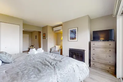 Comfy Glen Arbor condo with stunning Lake Michigan views, deck, & fireplace