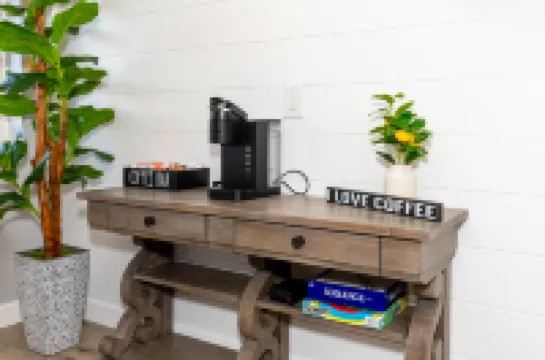 Perfect for Adults with Elegant Amenities - Charming Retreat