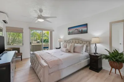 Private Outdoor Lanai and Modern Comfort - Serene Island Retreat Hotels near Nounou-East Trail