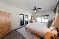 Amazing Mountain Views and Cozy Furnishings - Exquisite Custom Retreat