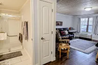 Stylish riverfront gem near town/hiking with pool & firepit  - dog-friendly Hotels in Blount County