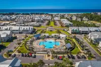 Charming Townhome with Scenic Forest View - Tranquil Family Retreat Hotel a Seacrest
