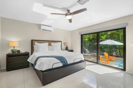 Cozy Heated Pool and Serene Outdoor Oasis - Stunning Escape