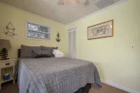 Charming Lake Access and Scenic Views - Cozy Lake Cottage Retreat